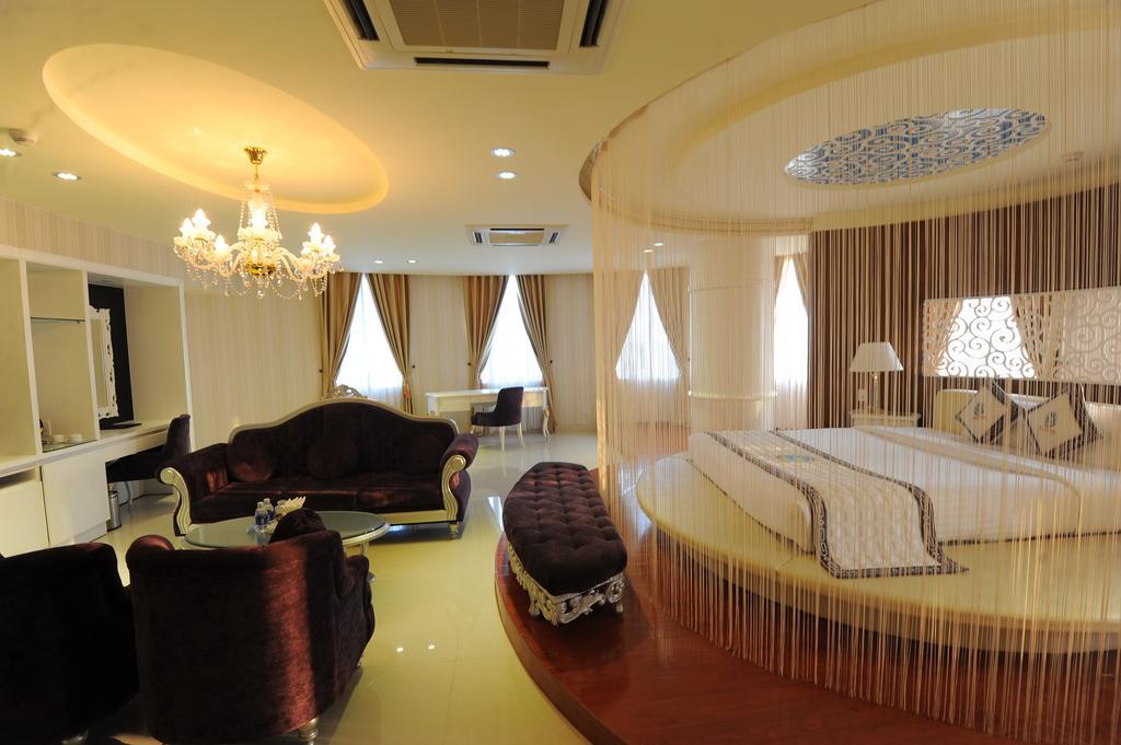 Viet Uc Hotel Ben Tre Buitenkant foto