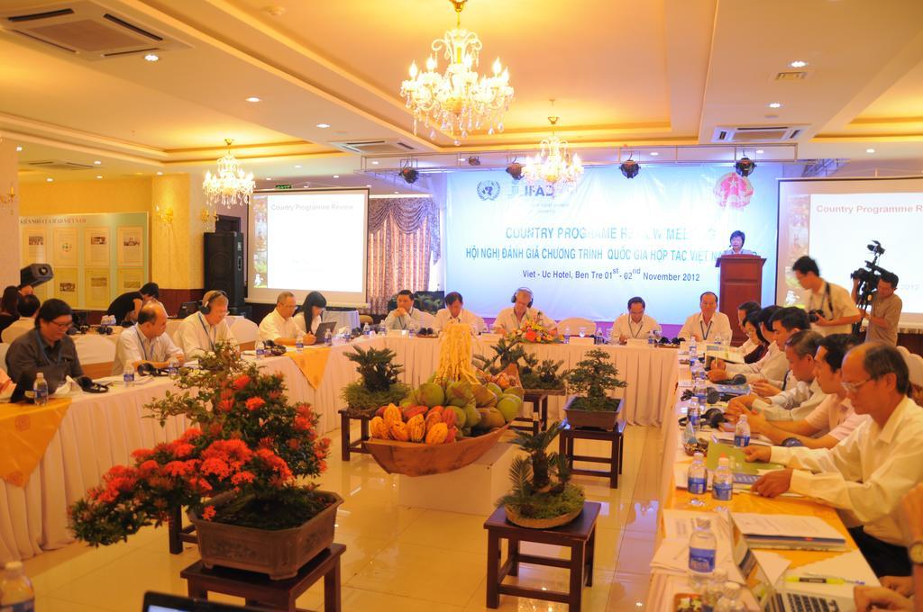 Viet Uc Hotel Ben Tre Buitenkant foto