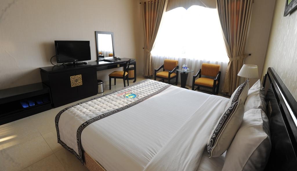 Viet Uc Hotel Ben Tre Buitenkant foto